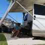 <p align=left>Comme de nombreux caravaniers, nous avons installé un pare-soleil. Bon pour le soleil, le vent et aussi l'intimité.